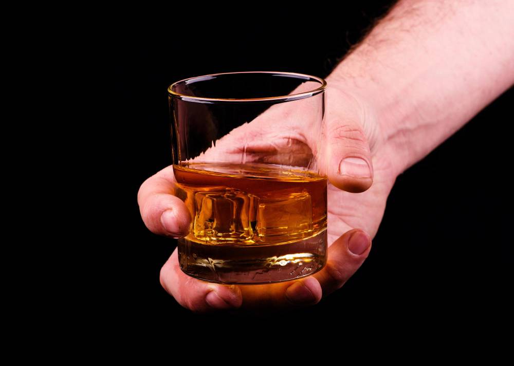 Pierwsze objawy alkoholizmu: unikanie odpowiedzialności